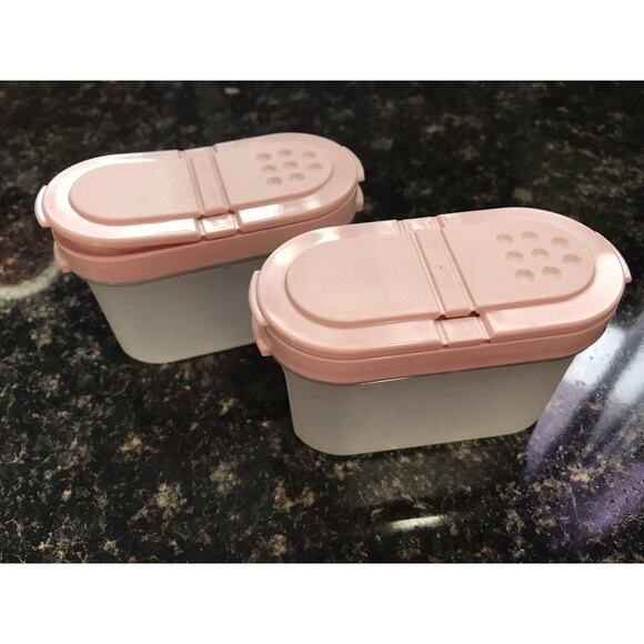 2 Vintage Tupperware Salt & Pepper Pink Spice Shaker Modular Mate 1843-21 Clean - Picture 1 of 3